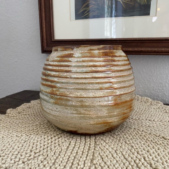 Handmade Studio Art Pottery Planter Pot Heavy Pottery Pot Ribbed Belly Pot - Picture 3 of 7